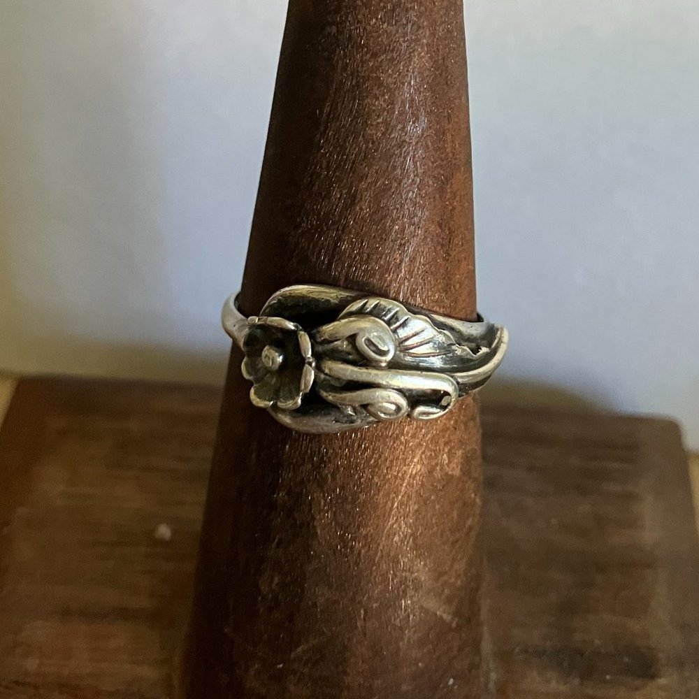 Vintage Dainty Native American Sterling Flower Ring